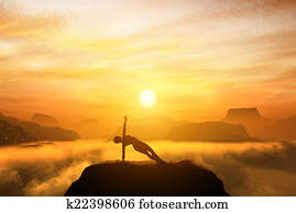 meditierende frau, in, seite, gleichgewicht, joga position, auf, dass, oberseite, von, a, bergwelt