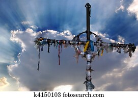 kruis, met, linten, tegen, wolken