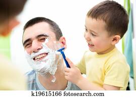 brincalhão, criança, e, pai, raspar, junto, casa, banheiro