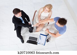 年輕夫婦, 握手, 由于, 財政顧問