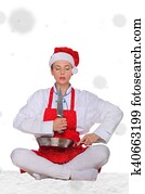 אישה, בשל, ב, סנטה כובע, יוגה, סכין, מתחת, השלג