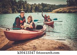 사람의 그룹, 통하고 있는, 카약, 독서, 지도