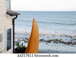 the sea calling out to the canou