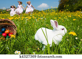 crianças, ligado, páscoa ovo caça, com, coelhinho