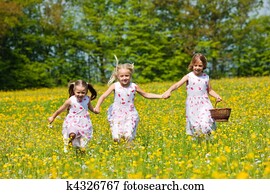 crianças, ligado, páscoa ovo caça, com, cestas