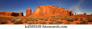 Giant Butte Panorama in Monument Valley, Arizona