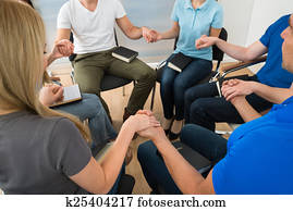 gruppe folk, praying