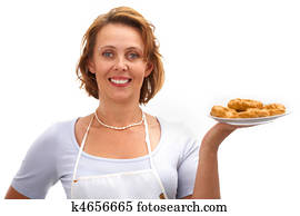 肖像画 の 女性 パン屋 クッキーの皿を持つ そして 微笑 画像 4 肖像画 の 女性 パン屋 クッキーの皿を持つ そして 微笑 ストックフォト Fotosearch