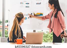 multikulturell, arbeitende, gesellschaft, in, gemeinschaftsarbeit, meeting.