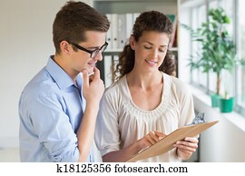 affärsfolk, meddela, över, skrivplatta