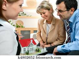 לדון, עם, סוכן של מקרקעין