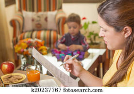 grávida, mãe, trabalhando, em, escritório lar, com, filho