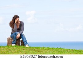 deprimido, triste, y, trastorno, mujer joven, sentar afuera