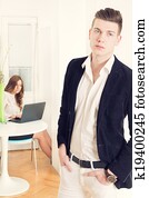 infeliz, separado, pareja, en, un, sala, teniendo, conflicto, problema, con, engaño, trastorno, moda, hombre, en, traje, triste, negativo, emociones, concepto