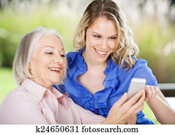 mulher sênior, aprendizagem, telefone móvel mulher sênior, aprendizagem, telefone móvel