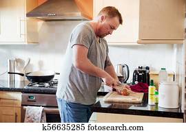 homem, corte, cebolas, para, um, bolonhês