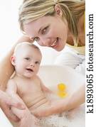 mor, ge sig, baby, luftbubbla bada, le