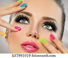 יופי, ילדה, צפה, עם, צבעוני, מסמר, polish., גזור, ו, איפור