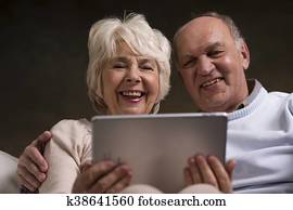 descubrir, diversión, eso, internet, lata, traer, a, su, anciano, vida