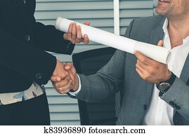 商人, 握手, 從事工商業的女性, 在, 辦公室。