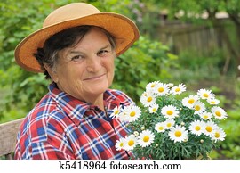 senior zena, záhradníčenie