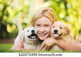 cute, menina jovem, com, filhotes cachorro