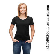 frau, in, leer, schwarzes t-shirt