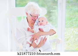 爱, 祖母, 唱, a, 歌, 对于, 她, newborn婴儿, 孙子