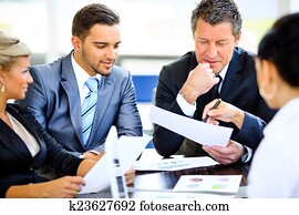 avbild, av, affärsverksamhet partner, diskutera, dokument, och, idéer, hos, möte