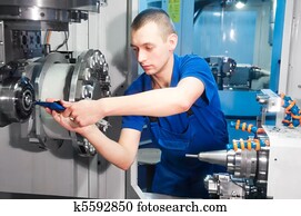 trabalhador, operando, CNC, máquina, centro