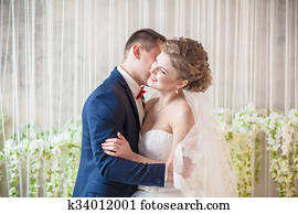 bride groom studio hugs bride groom studio hugs