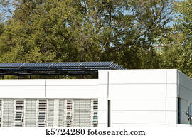 Modernes, sonnenkollektoren, haus, sonnenkollektoren, ausschüsse