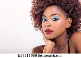 mujer americana africana, con, maquillaje