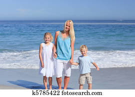 gledelig, familiegåing, på stranden