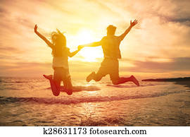 jonge, gelukkig paar, springt, op, strand