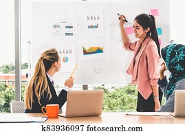 multikulturell, arbeitende, gesellschaft, in, gemeinschaftsarbeit, meeting.