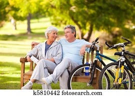 par ancião, com, seu, bicicletas