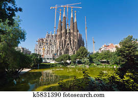 Sagrada Familia L Sagrada Familia L