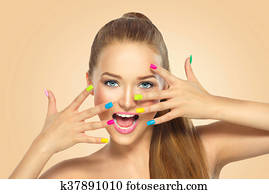 יופי, ילדה, עם, צבעוני, מסמר, polish., גזור, ו, איפור