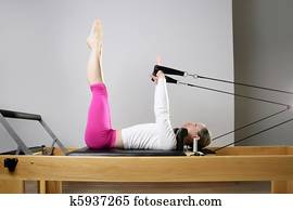 אולם התעמלות, אישה, פילטים, למתוח, ספורט, ב, reformer, מיטה