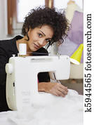 couturier, à, machine coudre