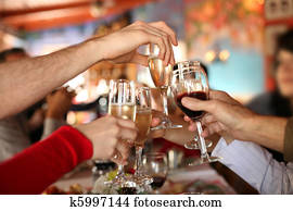 celebration., ידיים, להחזיק, ה, משקפיים של שמפנייה, ו, יין, לעשות, a, toast.