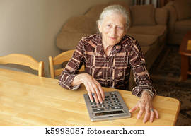 年長の 女性, ∥で∥, 大きい, 計算機