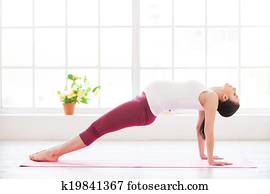 לפני לידה, exercise., יפה, אישה בהריון, להתאמן, בבית