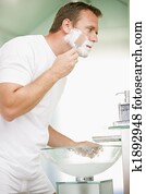 homem, em, banheiro, raspar