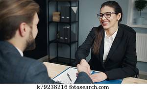 empresarios, sacudarir las manos