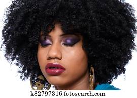 afro brasileira foto de beleza modelo maquiada grandes cabelos cacheados afro brasileira foto de beleza modelo maquiada grandes cabelos cacheados