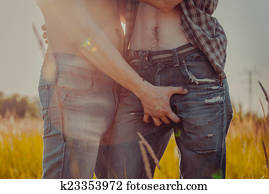 זוג הומוסקסואלי, בחוץ