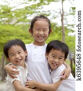 heureux, enfants asiatiques
