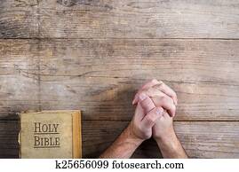 biblia, y, obreros rezando